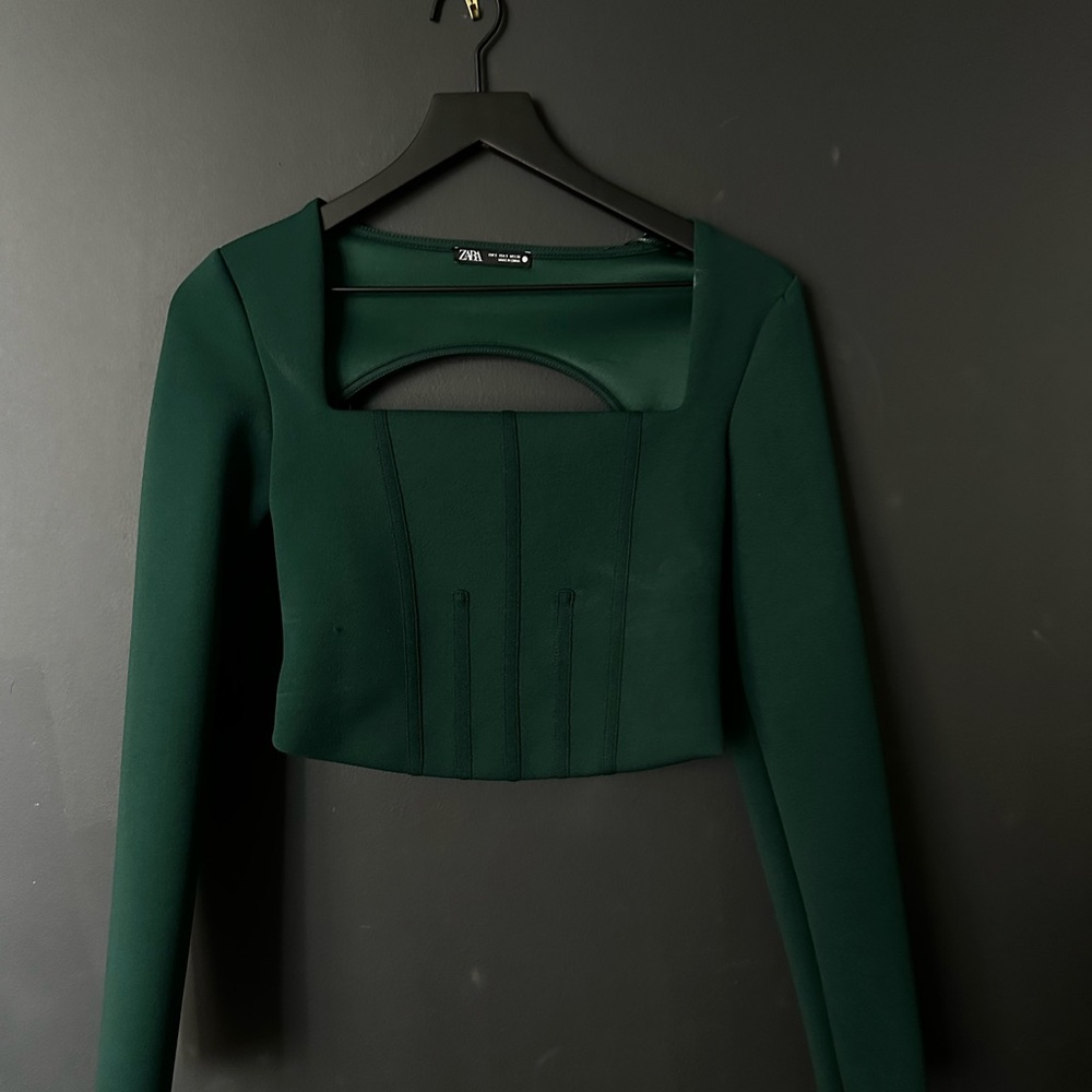 Green long sleeve crop top